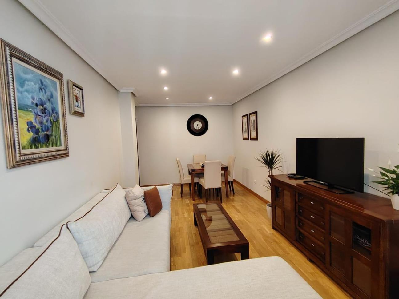 Avello Oviedo Con Parking Apartment Екстериор снимка